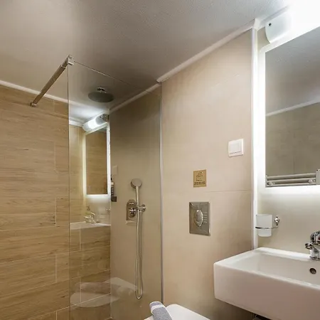 Evie's Aparthotel