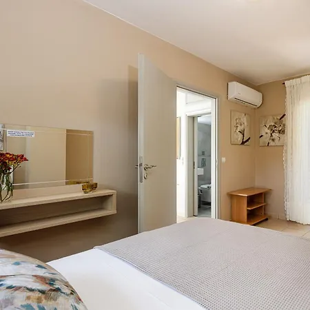 Aparthotel Evie's