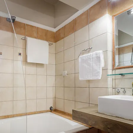 Evie's Aparthotel Kalathas