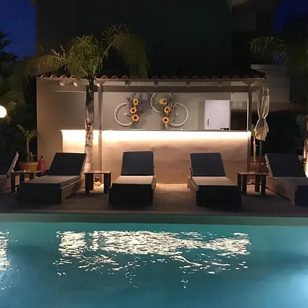 Evie's Aparthotel Kalathas