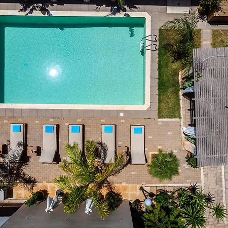 Apart Otel Evie's Kalathas